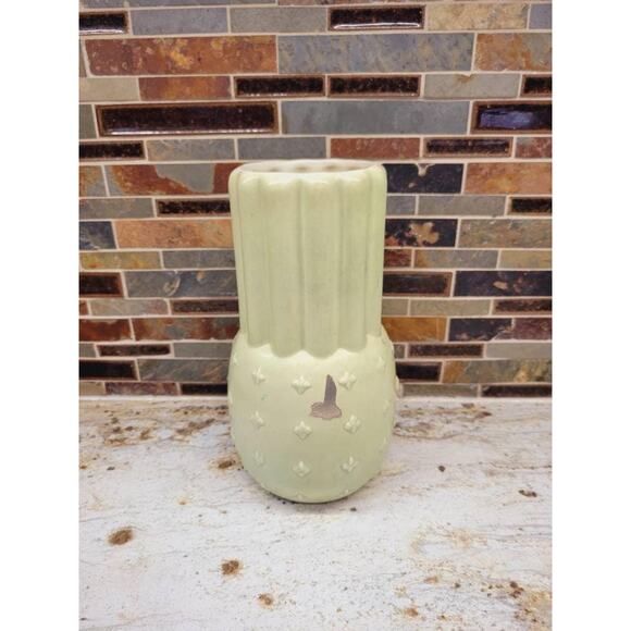 Vintage Red Wing Vase 1197, Green White Ribbed Pottery, Star with Ribs, Label - Picture 1 of 5